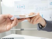 90后券商交易员月入超8万！博主晒老公收入证明：算婚后财产吗？网友：公司看了头疼